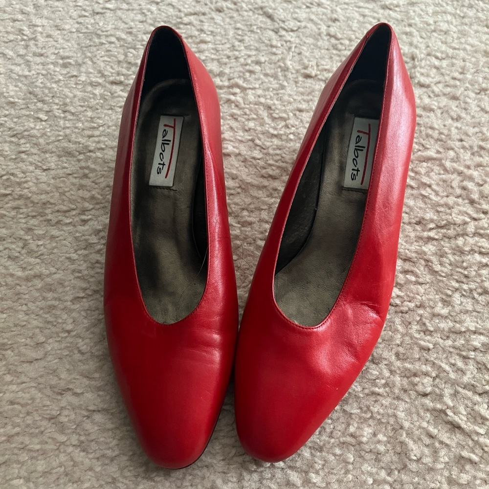 Vintage Talbots red low heel shoes